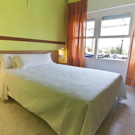 Cala Bona Y Mar Blava Otel